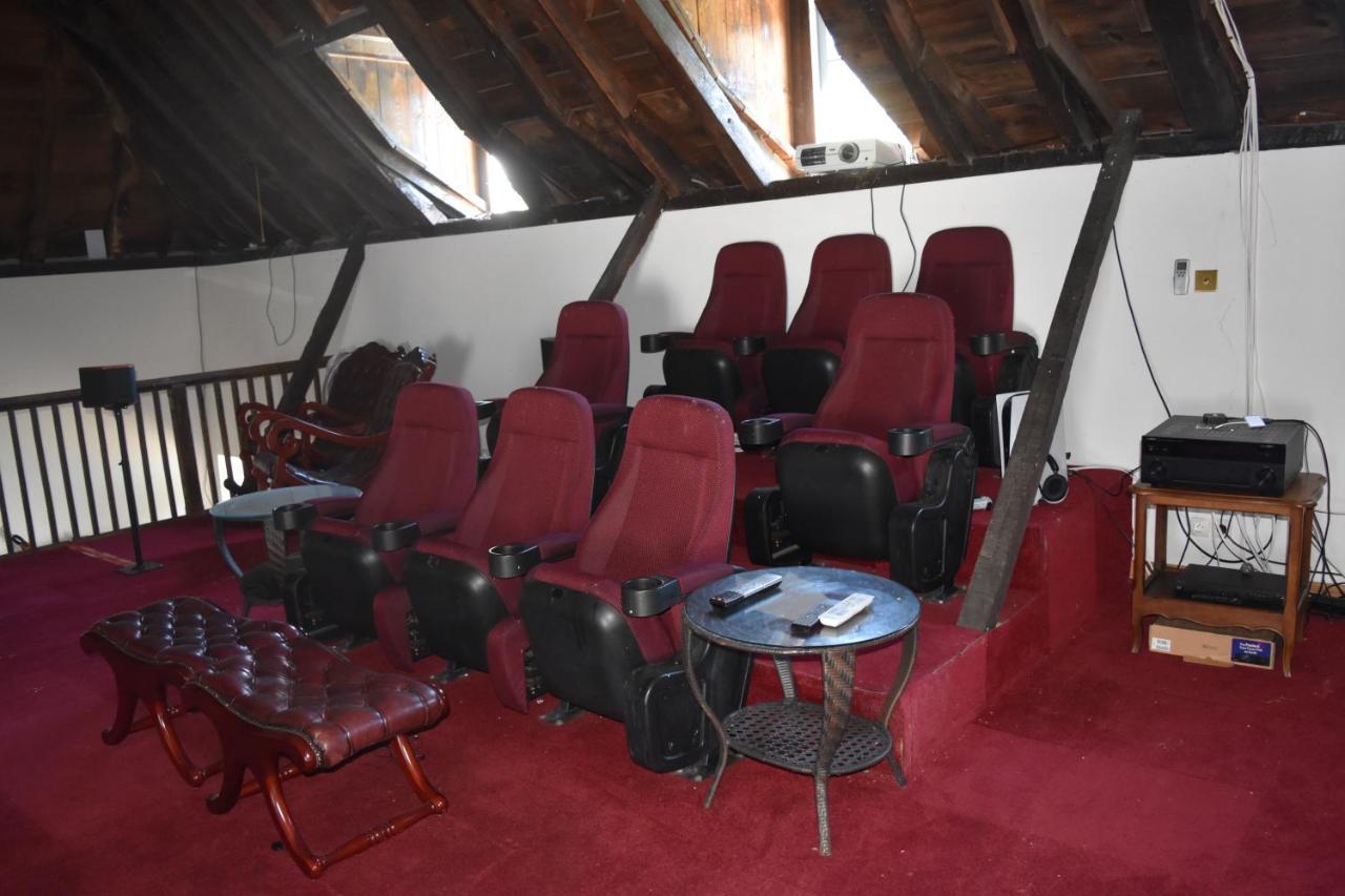 Chateau Roquehort Avec Ev Recharge Point 22Kw Monein Esterno foto