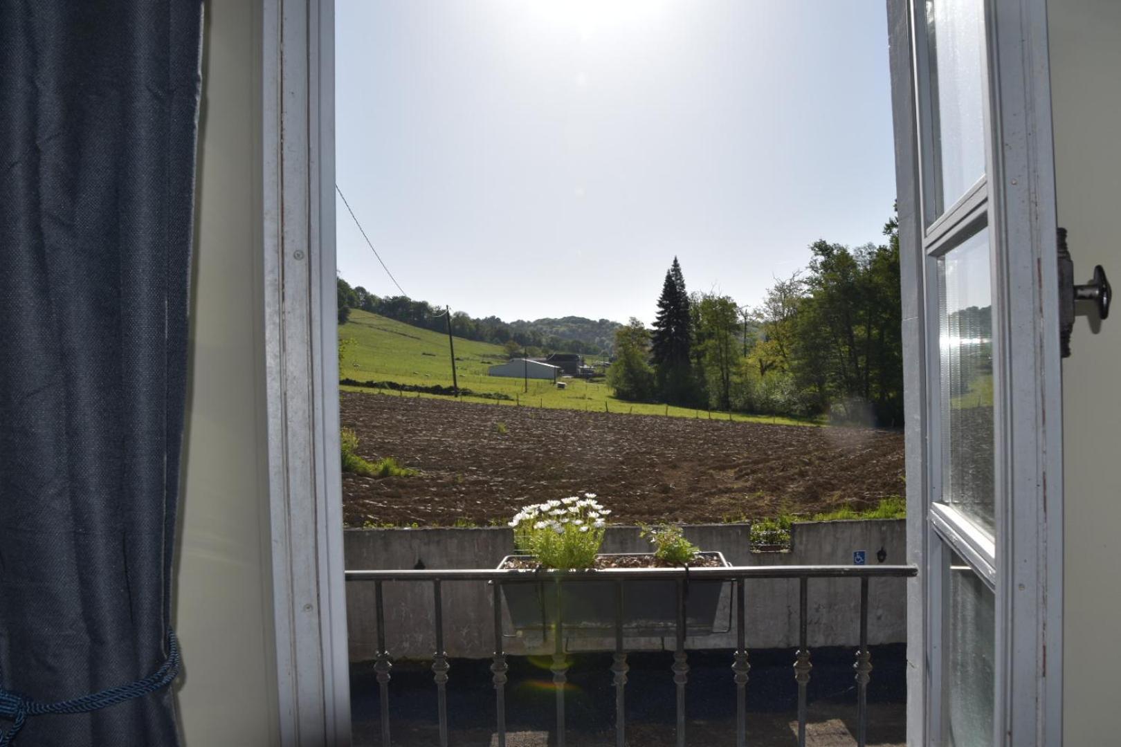 Chateau Roquehort Avec Ev Recharge Point 22Kw Monein Esterno foto