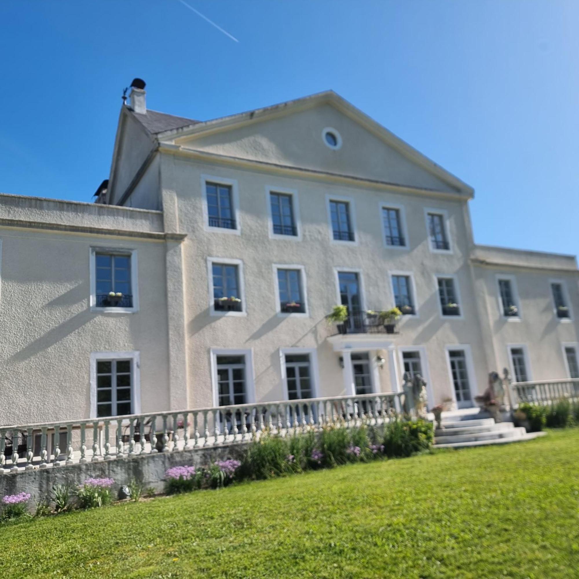 Chateau Roquehort Avec Ev Recharge Point 22Kw Monein Esterno foto