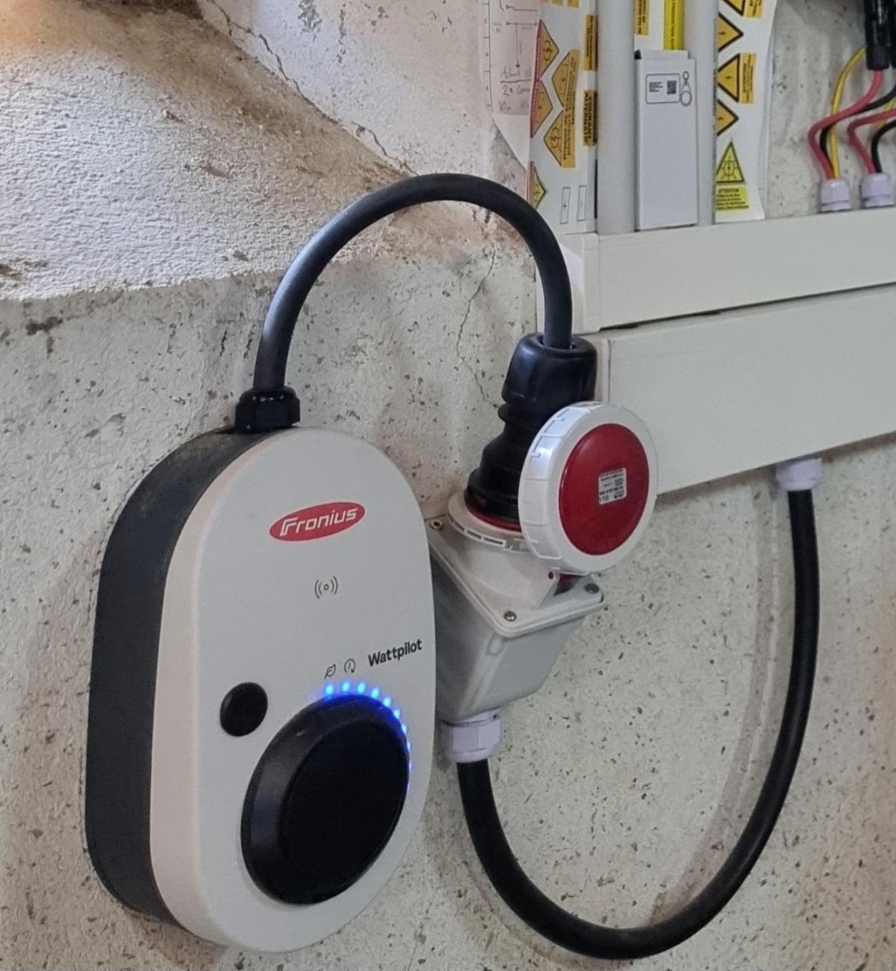 Chateau Roquehort Avec Ev Recharge Point 22Kw Monein Esterno foto